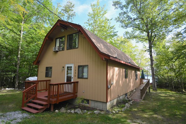 Private Frye Island waterfront cottage with spectacular sunrise views!