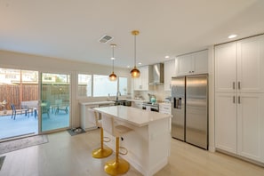 Kitchen | 2-Story Townhome | Dog Friendly w/ Fee | 0.2 Mi to Chaparral Park