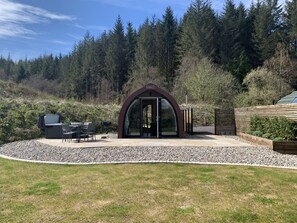 Tawny Owl Pod with Hot Tub with Glencruitten Woods in background
