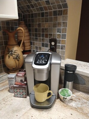 Kaffe og/eller kaffemaskine