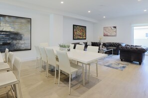 7 Seater Dining Area