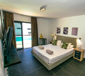 Villa Ibiza - King Bedroom with Pool View 