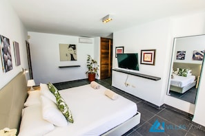 Villa Ibiza - King Bedroom 