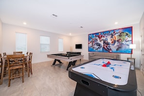 Furniture,Table,Indoors,Screen,Couch