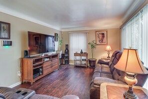 Living Room | Smart TV | Central A/C & Heat