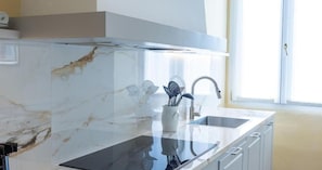 Activities, Amenities, Building Exterior, City, Kitchen, Room Detail, Spring, Summer