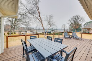 Furnished Deck | Gas Grill | Wood-Burning Fire Pit