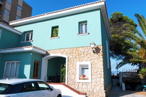 Exterior 7