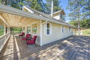 Covered area - including fire pit and BBQ on deck.