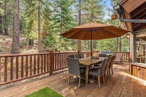 Deck with outdoor dining