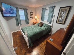 50in TV, Full Bed, Full Dresser with Mirror, Closet, USB A&C Outlet & Lamp
