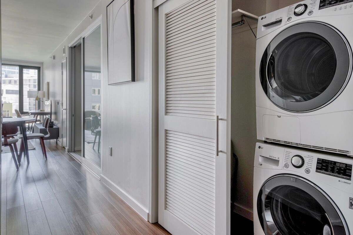 Roomy Hayes Valley 1BR w/ Yoga Studio, 1 min to BART, by Blueground