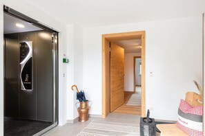 Entrance / Reception