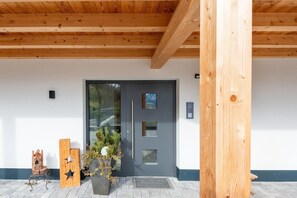 Entrance / Reception