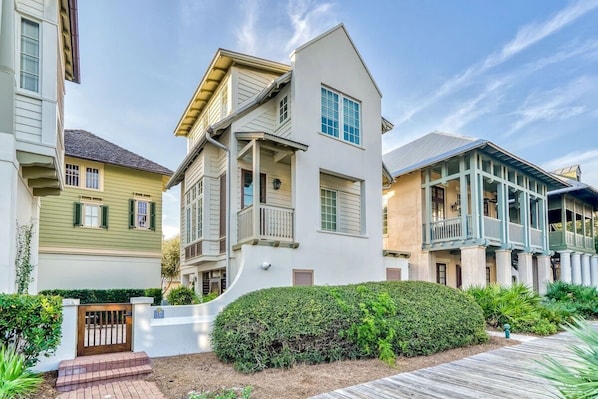 34 S. Briland Lane Carriage House