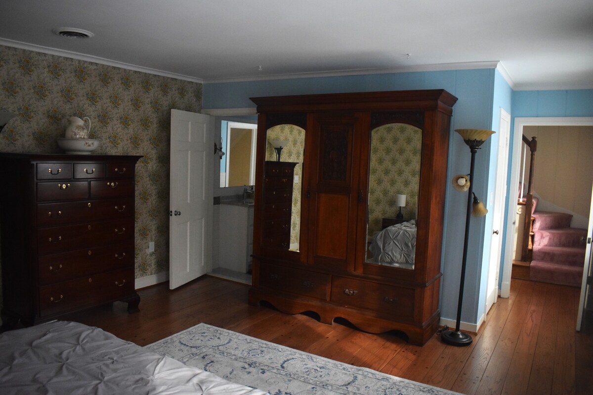 Peaceful farm retreat with hiking trails and farm animals.