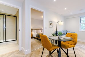 Living Room / Lounge