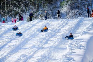 Skidåkning och snöaktiviteter