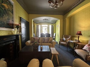 Living Room / Lounge