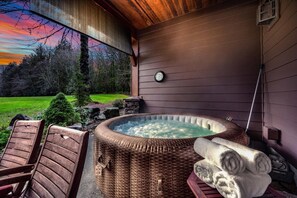 Outdoor spa tub