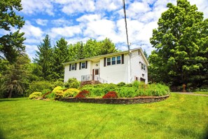 Property Exterior | Mountain Views