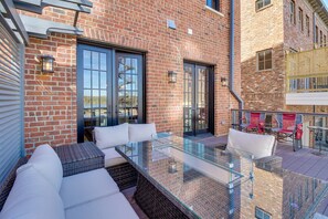 2 Decks | Fire Table | Pet Friendly w/ Fee