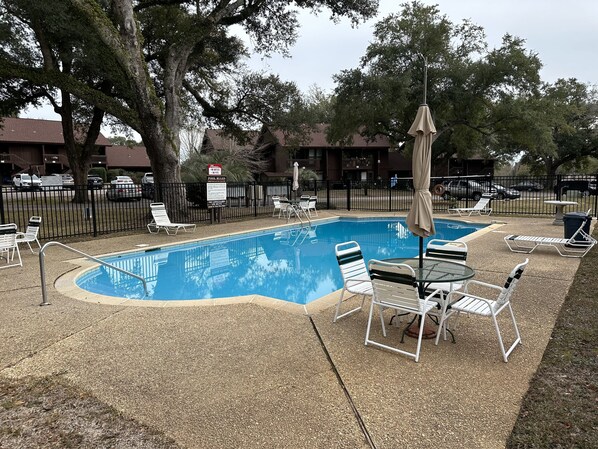 Pool for Sunshine Oaks guests
