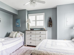 Bdrm 2 w/1Queen + 1 Single - 1st Floor