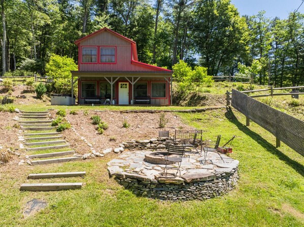 Sarah Janes Cottage at Coe Creek