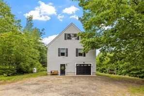 Fully renovated house with 3 floors to spread out