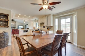 Dining Area | Kitchen