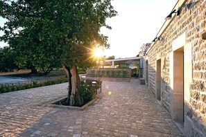 Autumn, Balcony / Terrace / Patio, Building Exterior, Outdoor, Spring, Summer