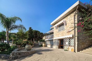 Autumn, Balcony / Terrace / Patio, Building Exterior, Outdoor, Spring, Summer