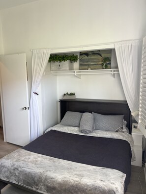 Bedroom 2 - Queen Bed