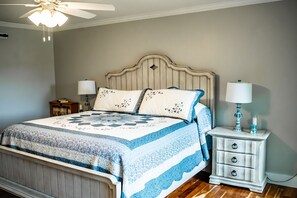 King and great view of lake from bedroom./private bathroom and walk out to deck