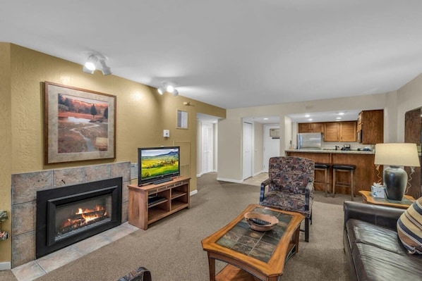 Enjoy the comforts of home at this cozy 1-bedroom condo, the perfect home base for year-round fun with the slopes, hiking trails, or downtown all mere minutes away.