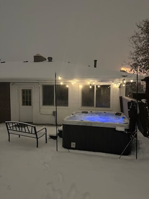 Bain à remous extérieur