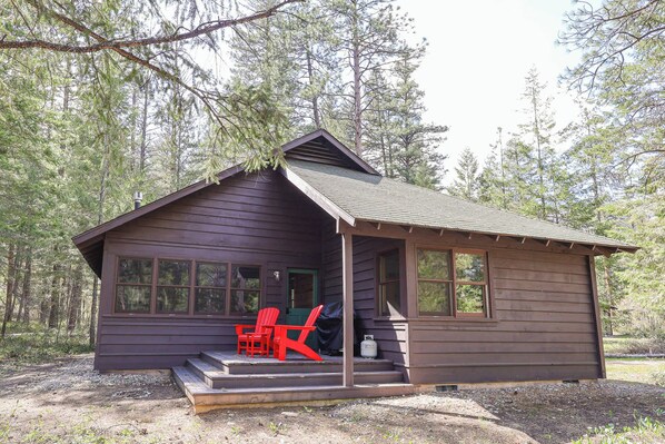 Trailside Retreat 2 bedroom cabin at Wilson Ranch in Mazama