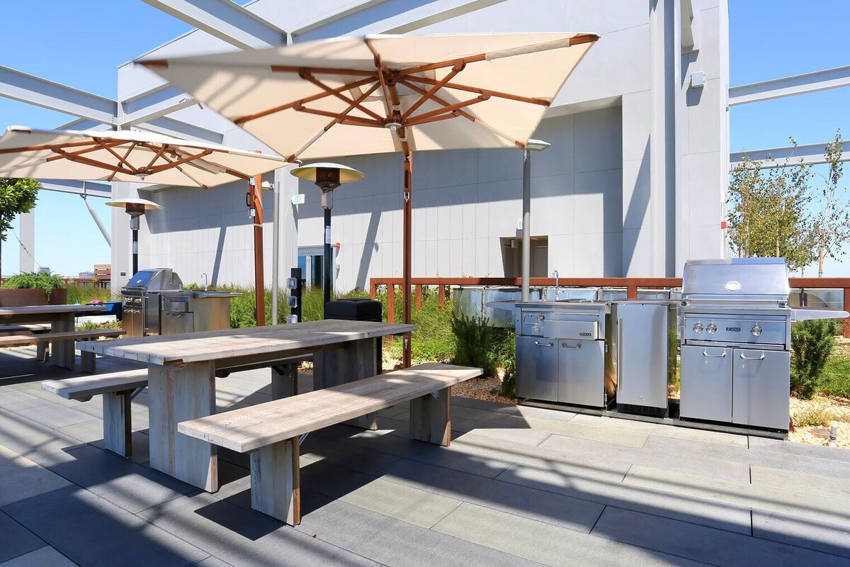 Open Hayes Valley 1BR w/ on-site Retail, Theater & Pool, by Blueground