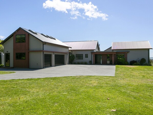 Nestled in the tranquil countryside of Taupo, just a brief 5-minute drive from the lake and 10-15 minutes from the heart of town.