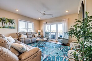 Living Room | Water Views | Electric Fireplace | Flat-Screen TV