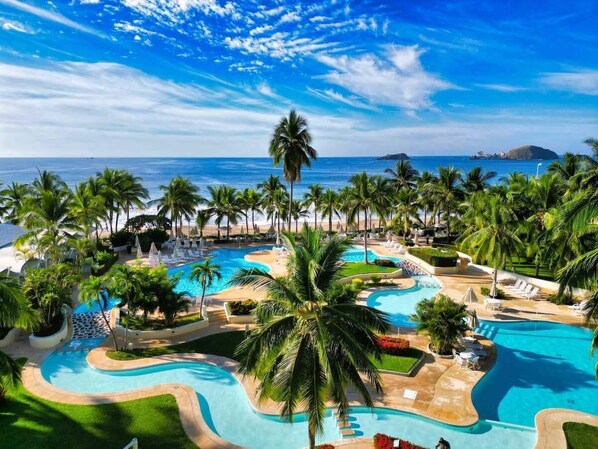 The common Pool w/ Lazy River