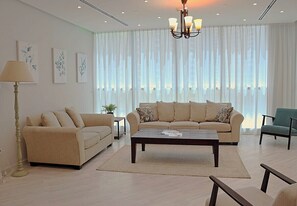 Stunning, Spacious 3 BR + Maids Room, Dubai Marina (323)