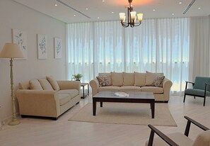 Stunning, Spacious 4-Bed, Dubai Marina (323)