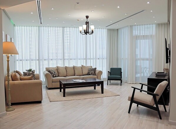 Stunning, Spacious 4-Bed, Dubai Marina (325)