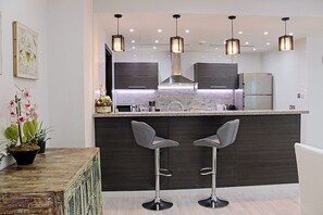 Stunning, Spacious 3 BR + Maids Room, Dubai Marina (324)