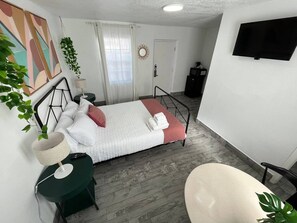 Lovely updated style room with Queen Bed, dining table, Mini fridge, TV, Kitchenette and private bathroom.