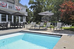 Resort style pool, hot tub, and plenty of al fresco seating