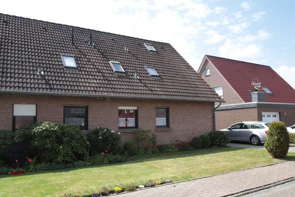 Außenseite Ferienhaus [Sommer]