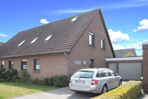 Außenseite Ferienhaus [Sommer]